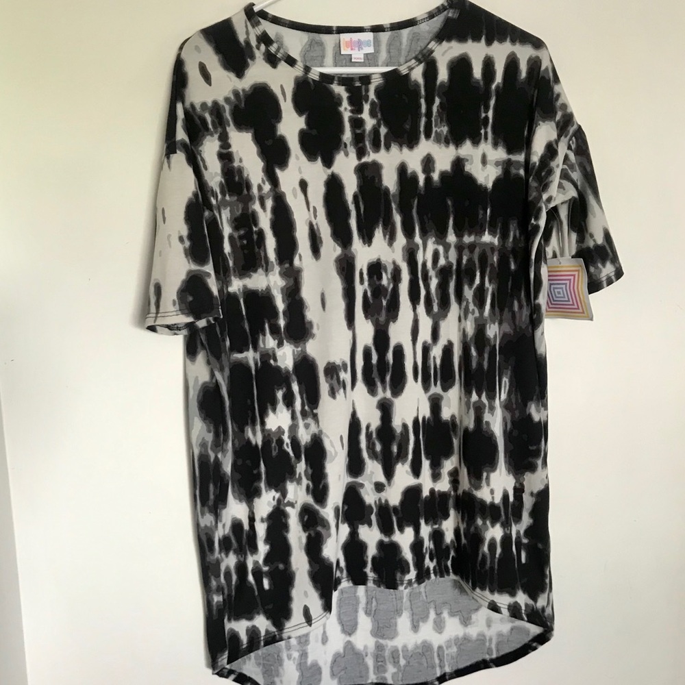 🏷NWT LULAROE Irma - Gorgeous black & white ty-dye